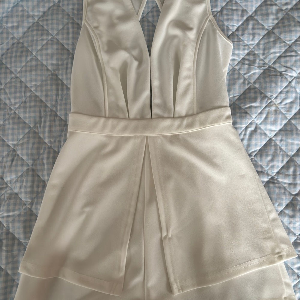 Privé Solid V Neck Backless Sleeveless Romper